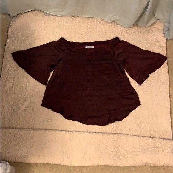 Jennifer Lopez off shoulder silky maroon blouse L - Picture 8 of 8
